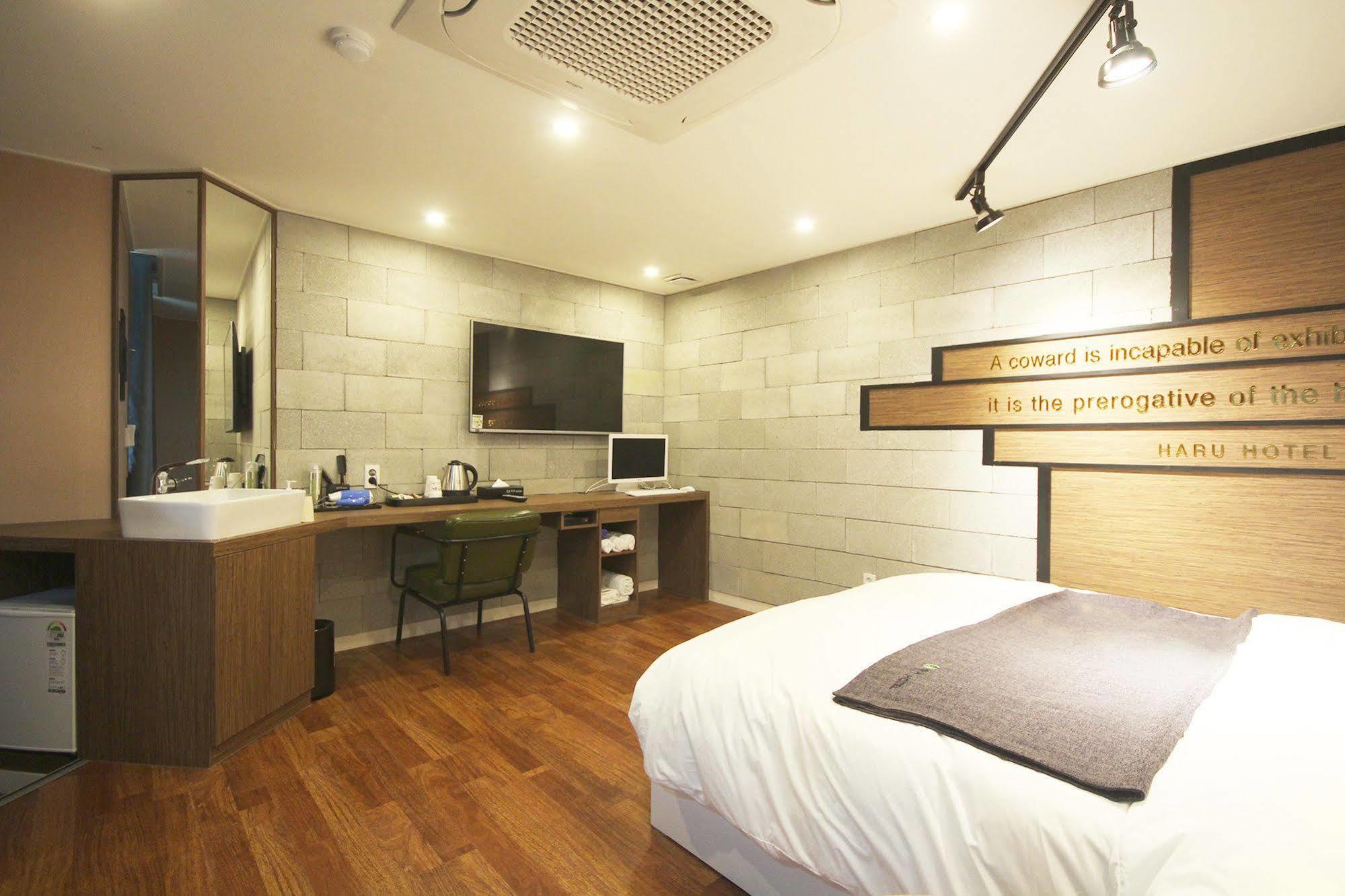 Haru Hotel Gimhae Exteriör bild