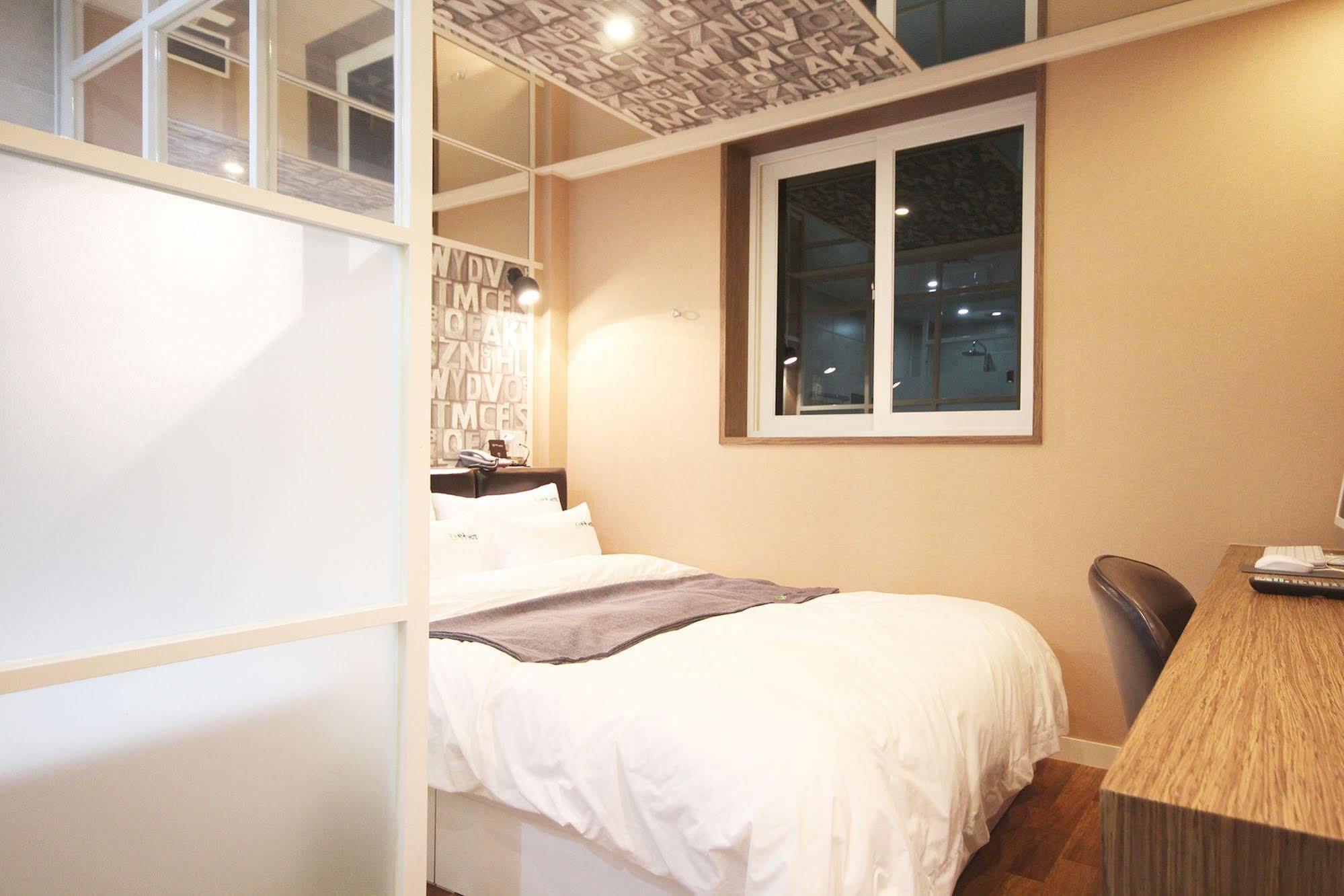 Haru Hotel Gimhae Exteriör bild