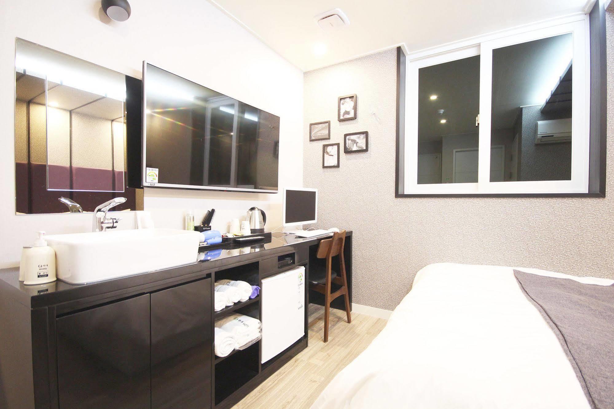 Haru Hotel Gimhae Exteriör bild