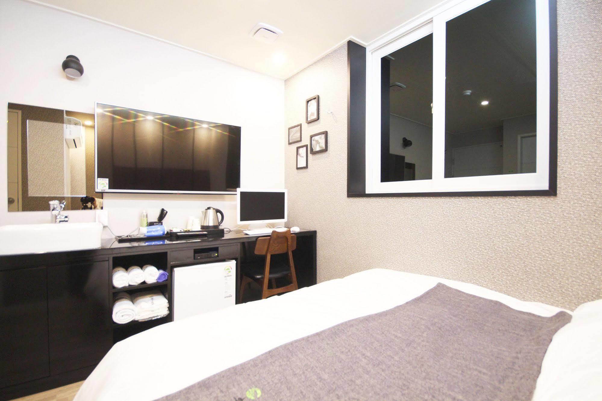 Haru Hotel Gimhae Exteriör bild